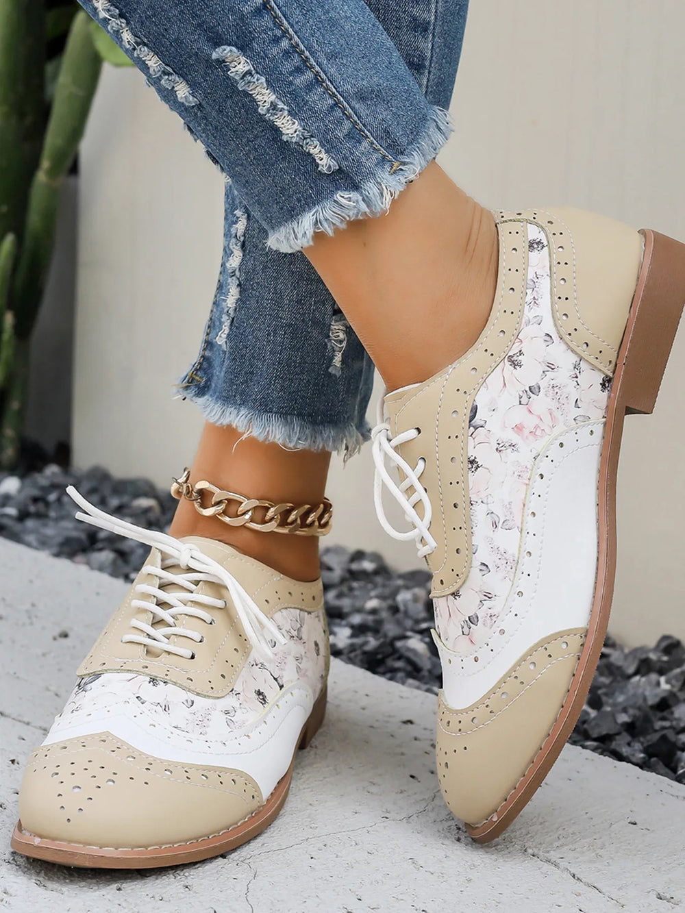 Lace Up Detail Round Toe Sneakers
