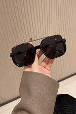 Black Frame gray sheet